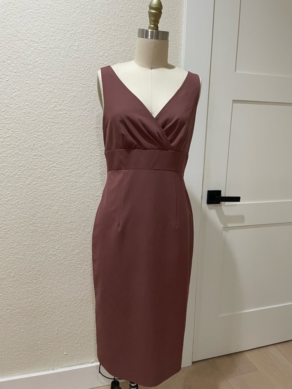 Banana Republic Sleeveless V-Neck Midi Dress in Mauve